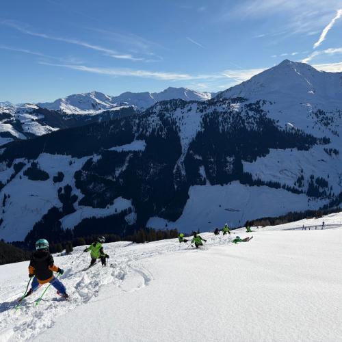 Schigruppe Tiefschnee